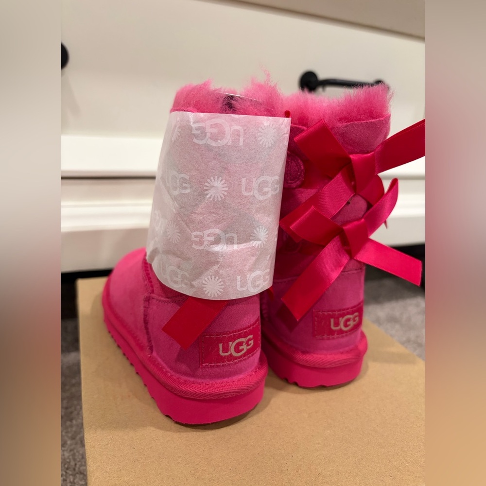 UGG Pink Bow Boots Girls Size 9 NIB